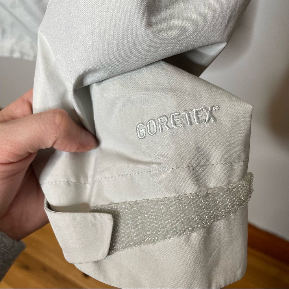 Women's Patagonia Goretex Piolet jacket - Picture 7 of 14